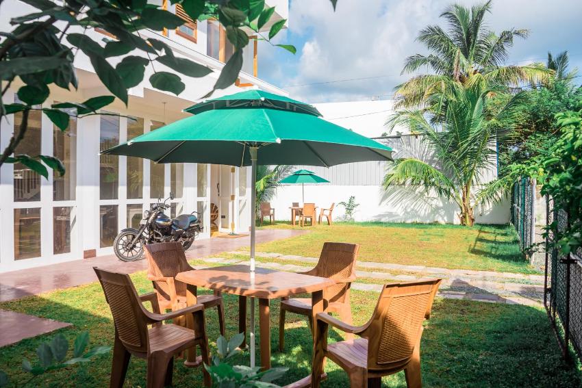 Happy hours Gest house & Restaurant