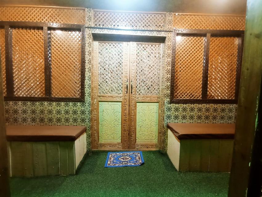 House Boat New Rose Mary