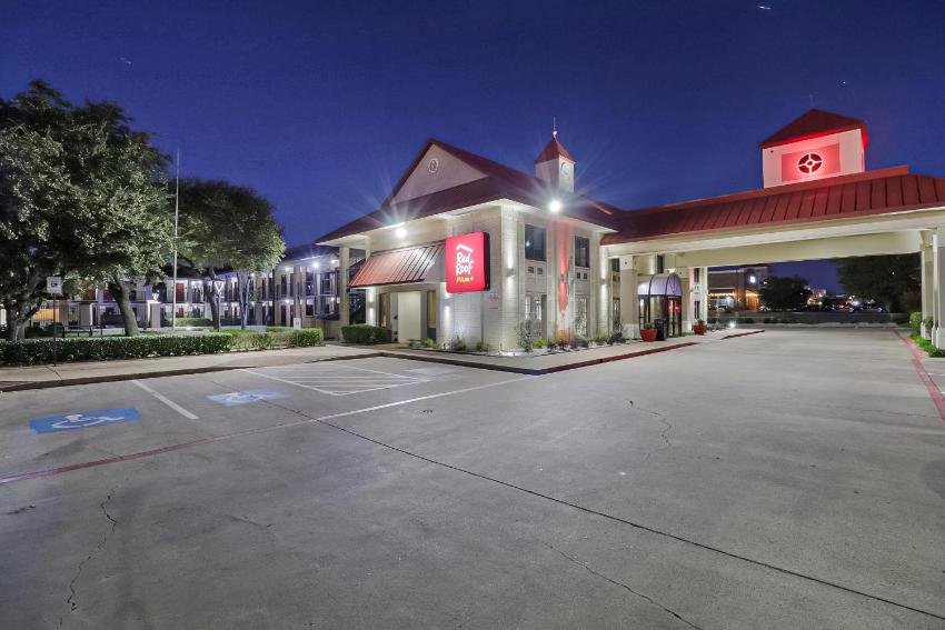 Red Roof Inn PLUS+ Dallas - Addison
