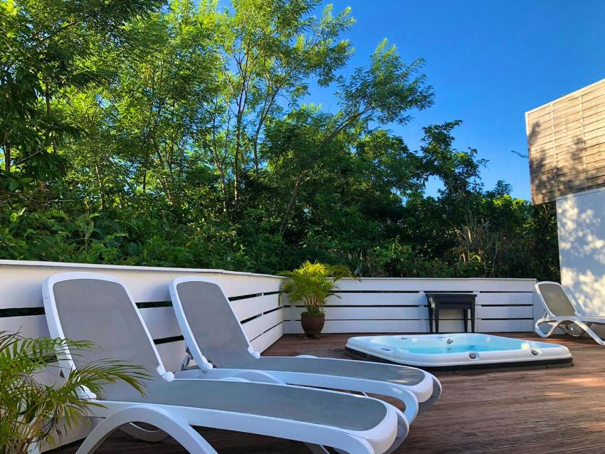 Maison d'une chambre avec jacuzzi jardin clos et wifi a Les Trois Ilets