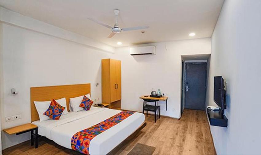 FabHotel Santosh Palace