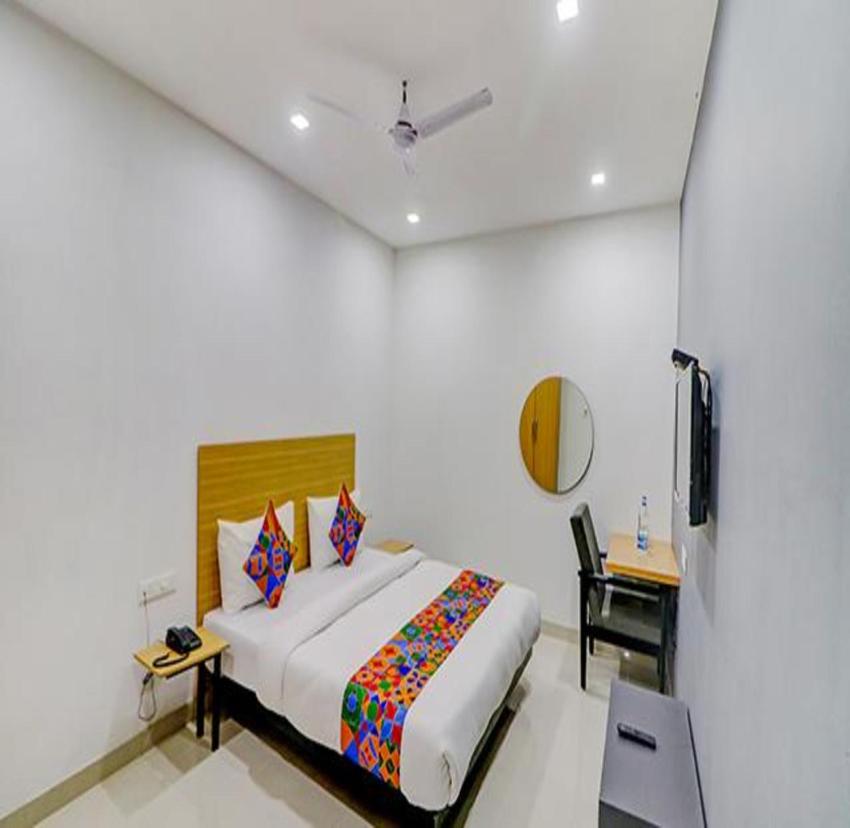 FabHotel Premium Kashi