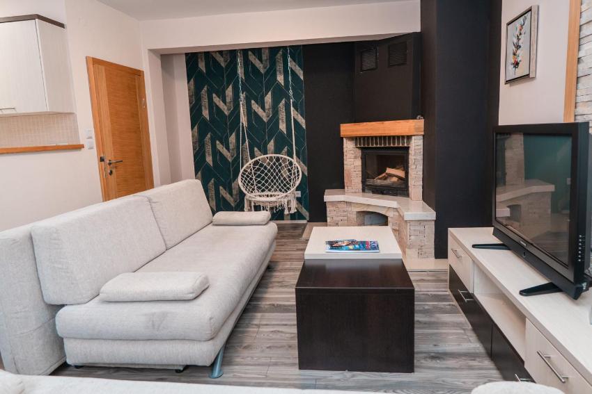 Apartments and rooms Max-Well