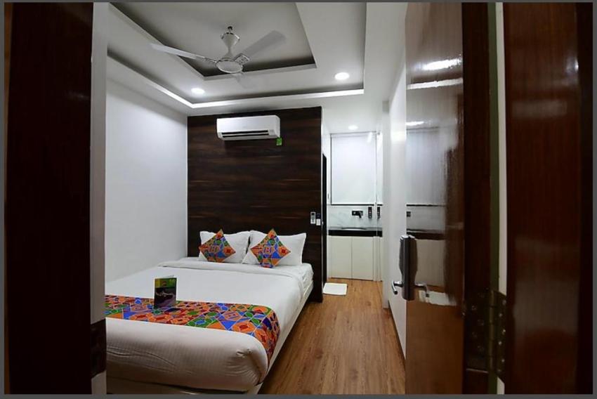Reo Hotel, near bus stand and railway station, Haridwar