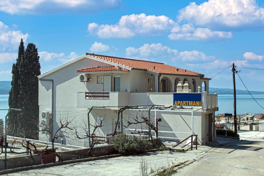 Apartments with a parking space Pisak, Omis - 5975