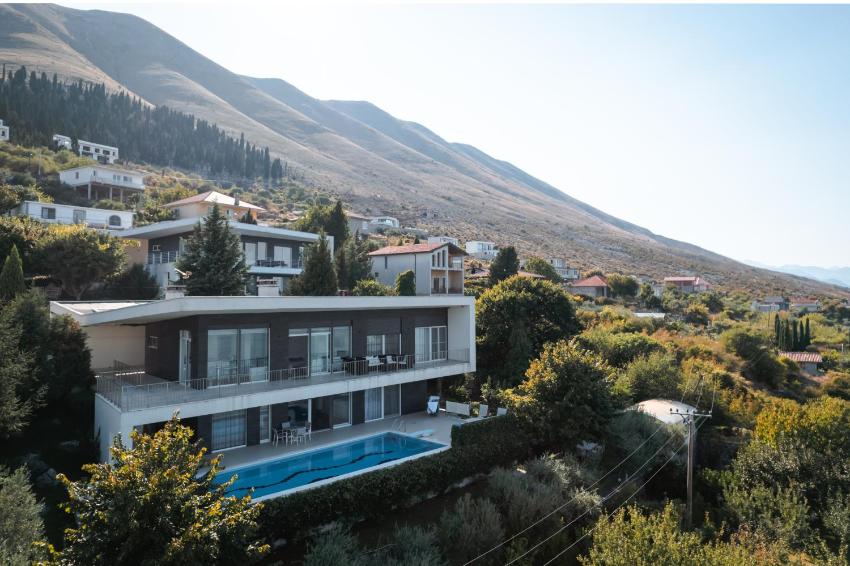 Modern Swimming Pool Villa in Shiroka