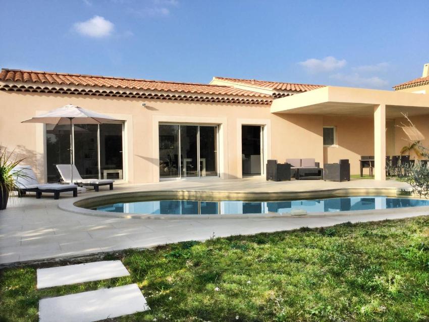 Très jolie villa contemporaine avec piscine chauffée, proche du centre village d'Aureille, au cœur des Alpilles, 4 personnes, LS1-300 Oustau Di Auriho