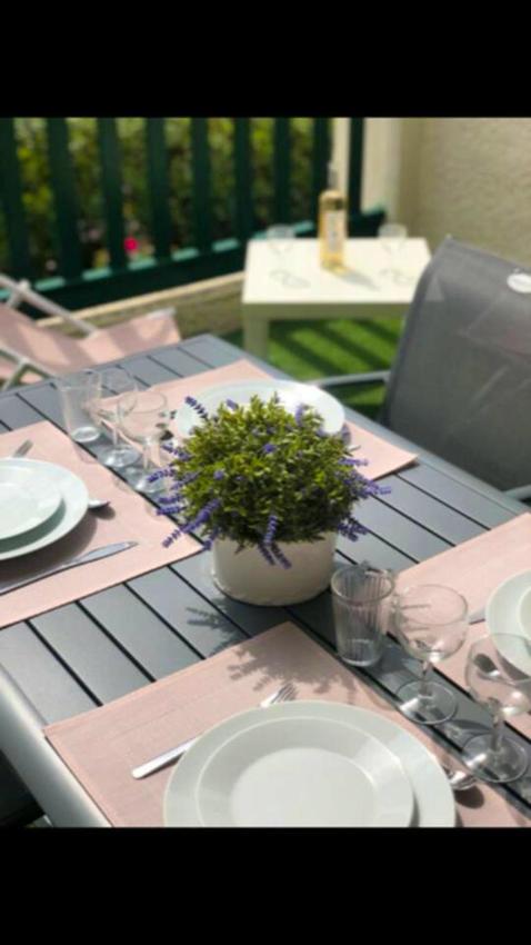 Studio a Bandol a 300 m de la plage avec piscine partagee terrasse et wifi