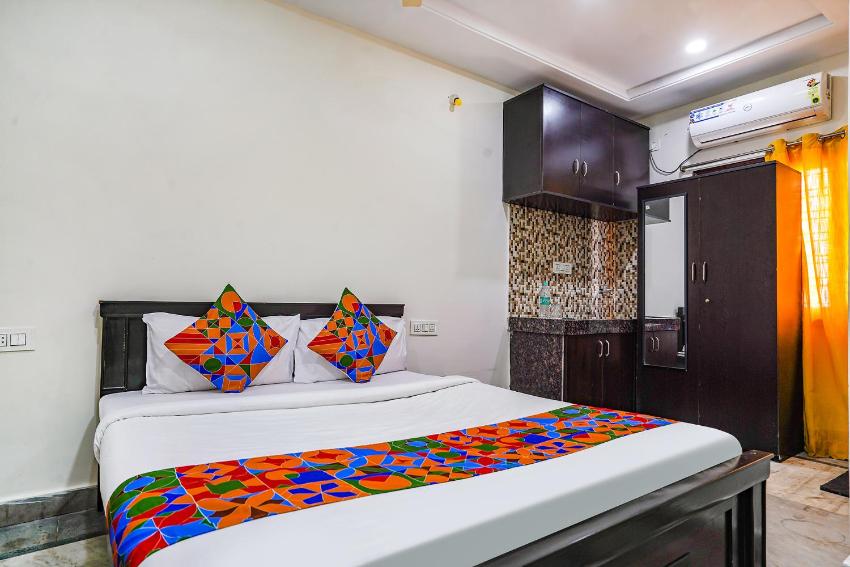 Flagship 75583 Thatipally Mansion Near Opp Lane Vishal Mega Mart