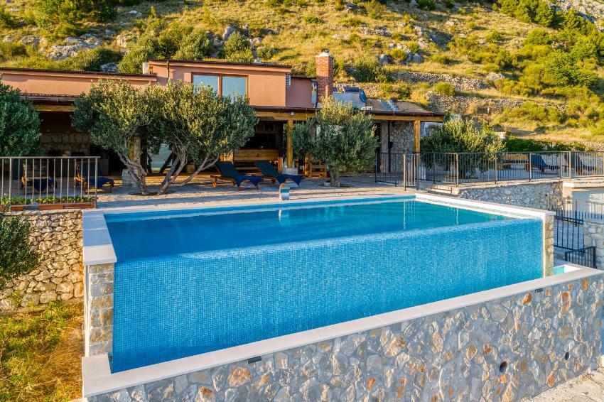 Villa Secluded Paradise