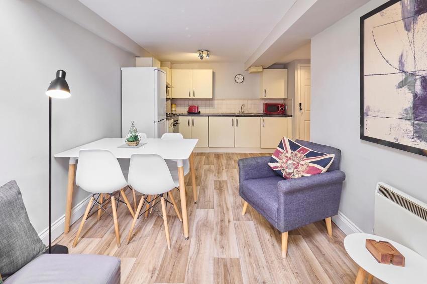 Roper Road- Cosy apartment just outside of city centre