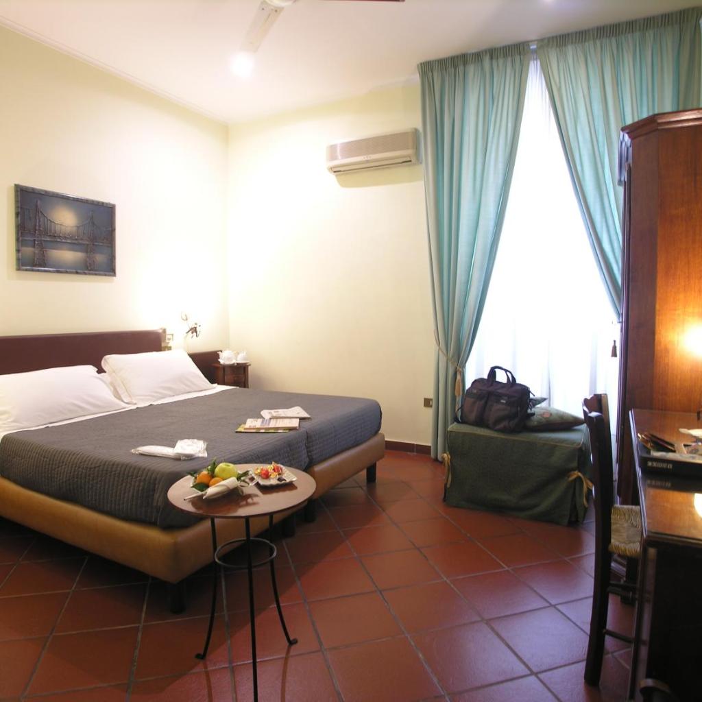 Photograph of Hotel Toledo