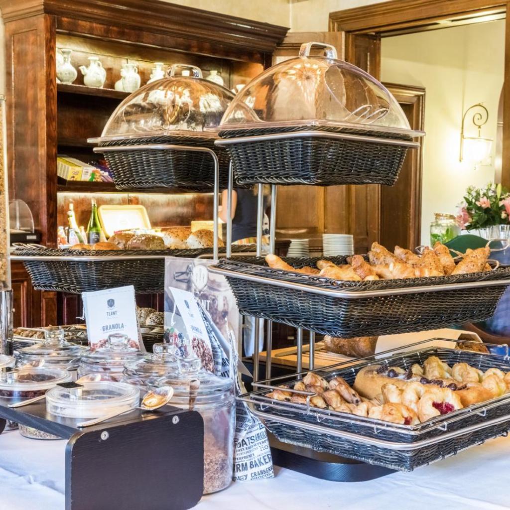 Van der Valk Hotel Kasteel Terworm — 