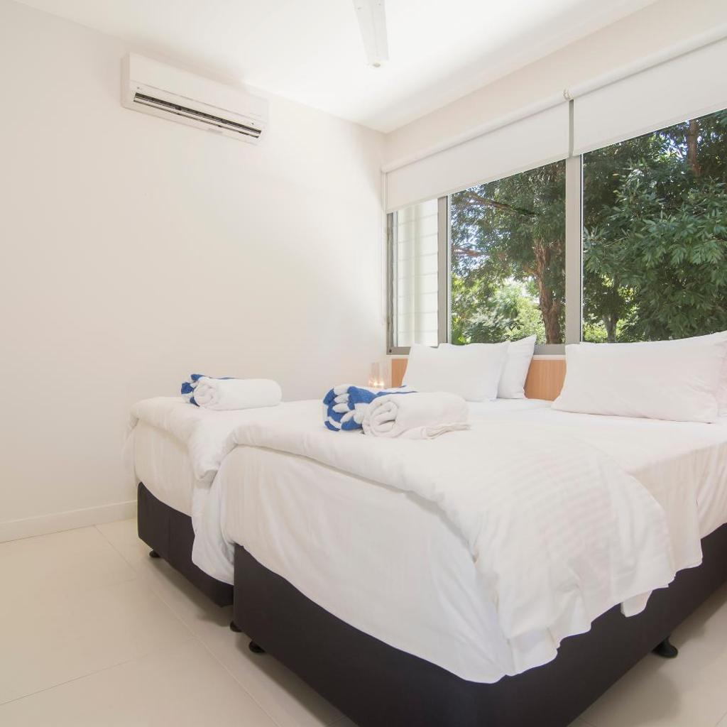 Pool Resort Port Douglas — 