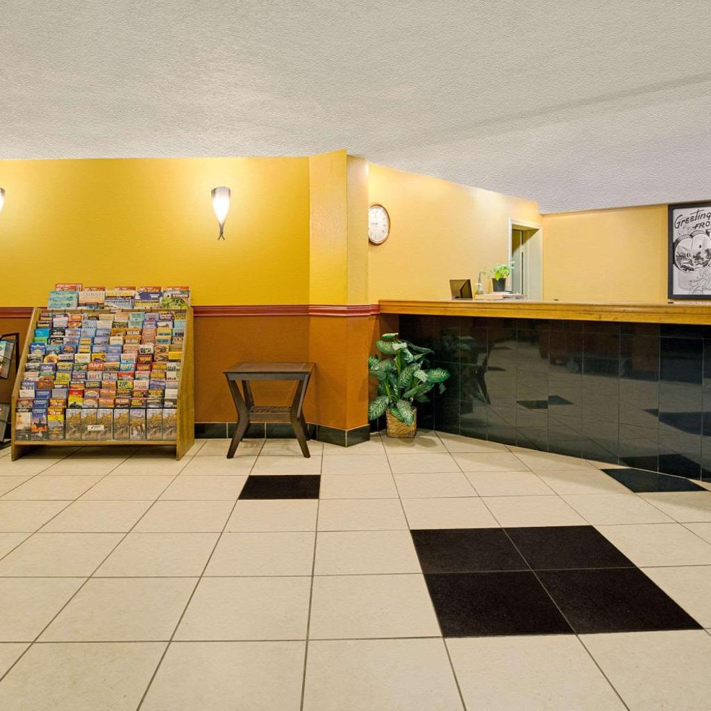 Photograph of Super 8 by Wyndham Denver Stapleton