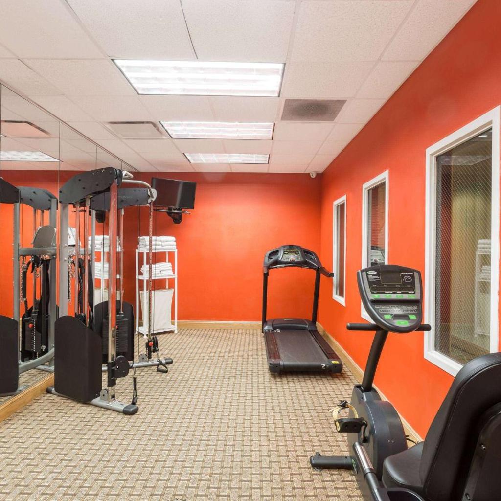 Photograph of Baymont Inn & Suites by Wyndham Fort Myers I-75