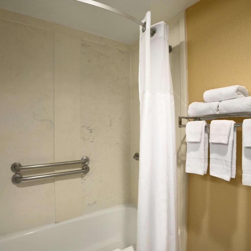 Photograph of Days Inn by Wyndham Airport Nashville East