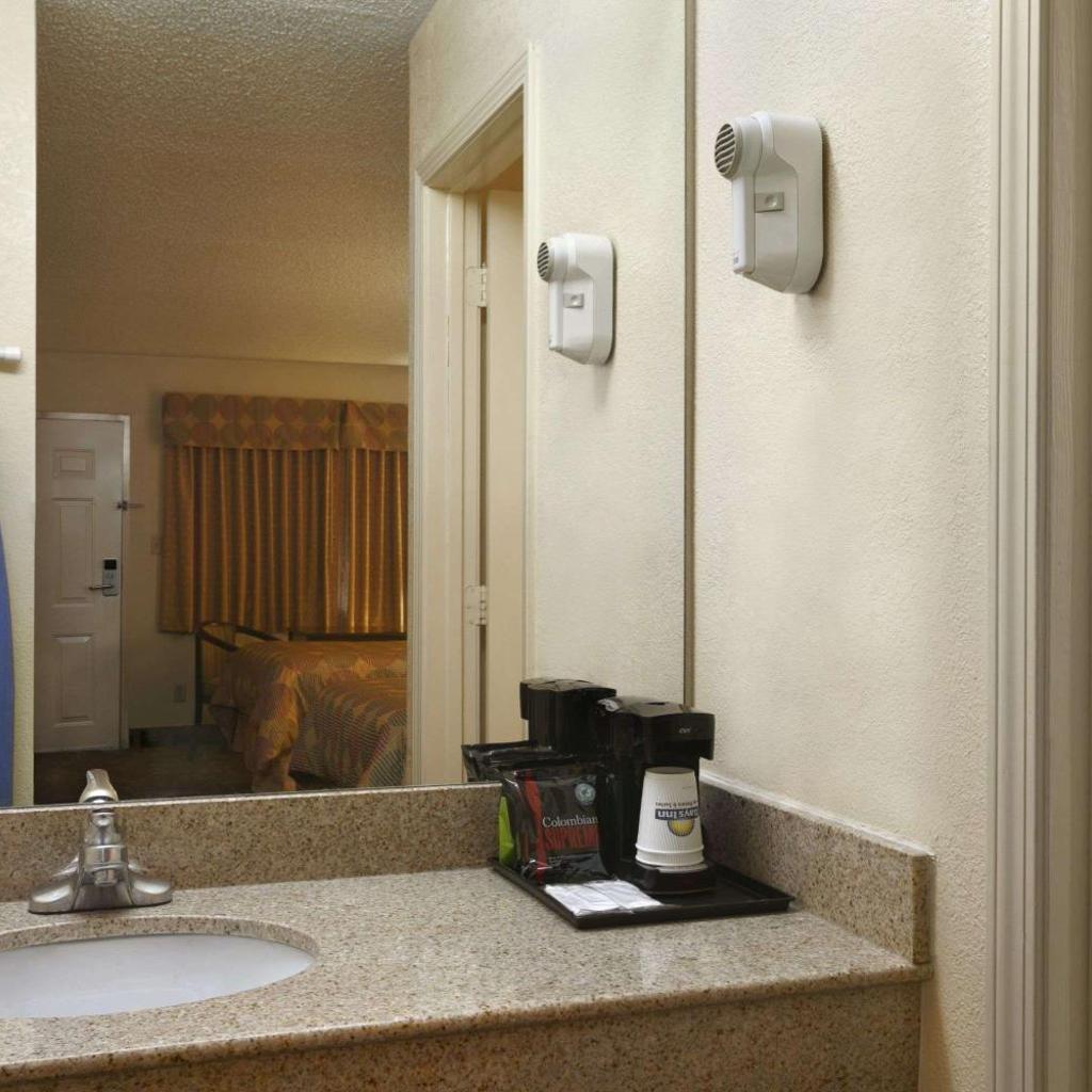 Photograph of Days Inn by Wyndham Airport Nashville East