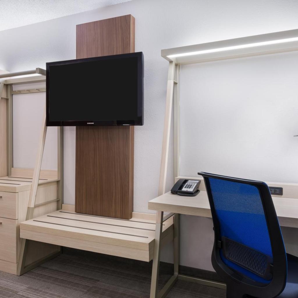 Photograph of Holiday Inn Express & Suites - Nearest Universal Orlando by IHG