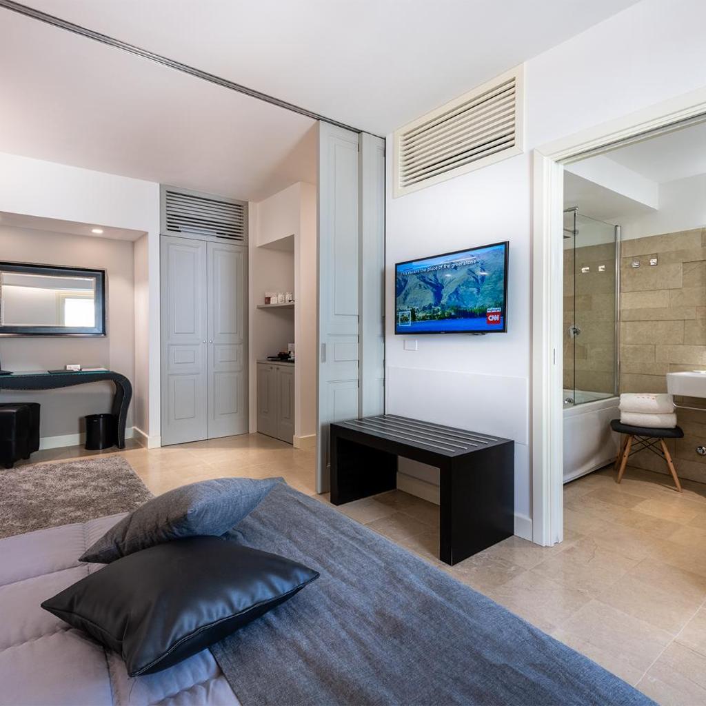 Hotel Porta Reale — 