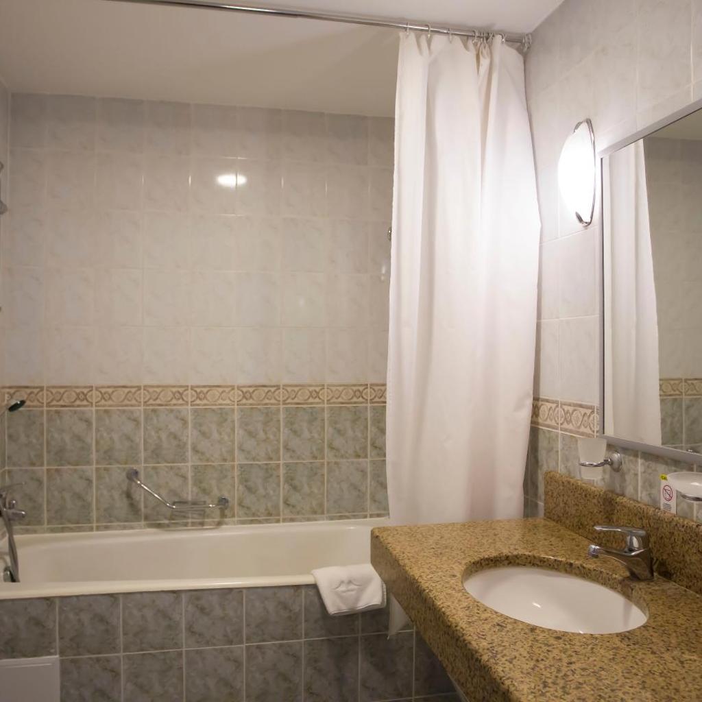Atyrau Dastan Hotel — 