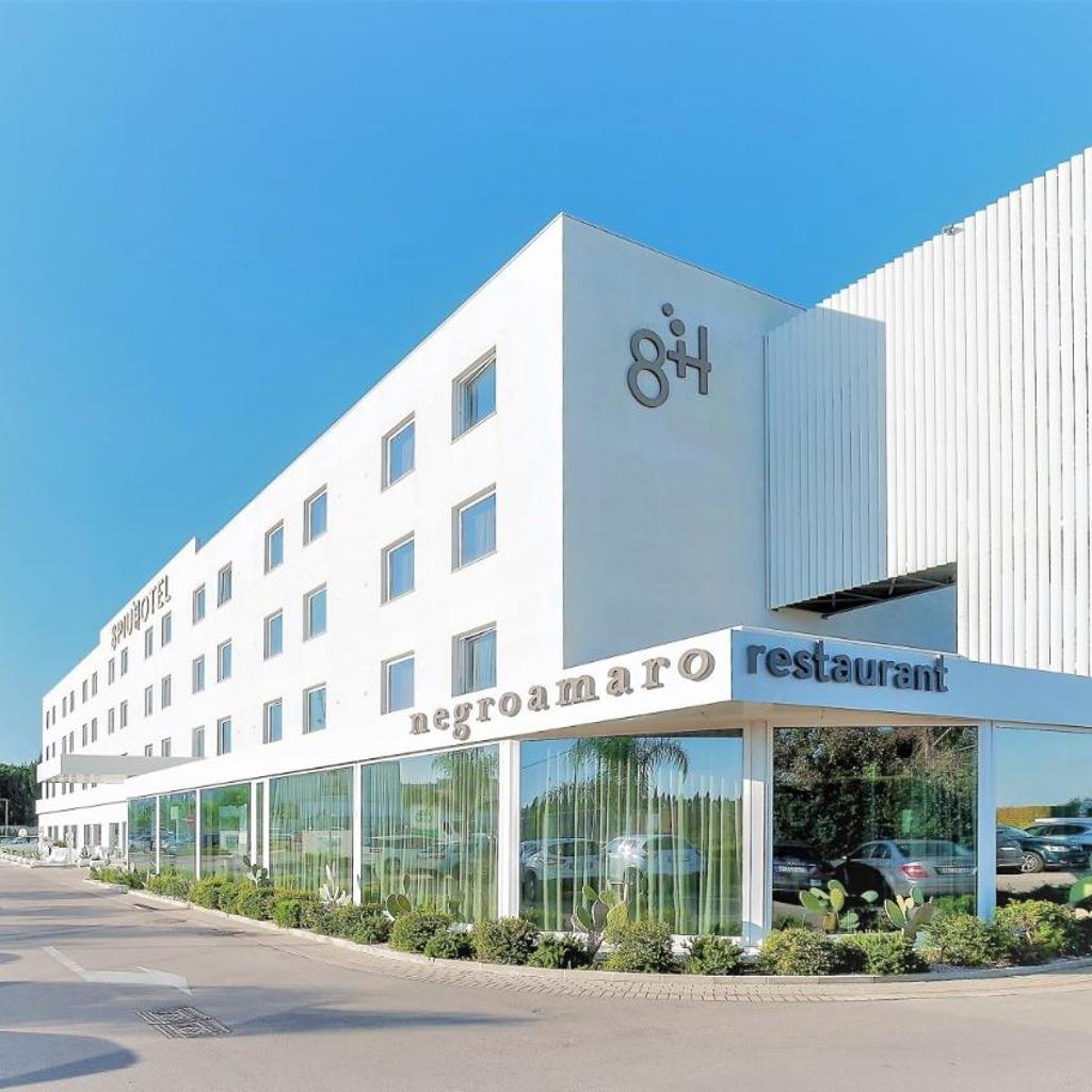 8Piuhotel — 