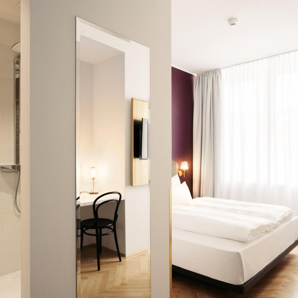 Photograph of Hotel Schani Salon