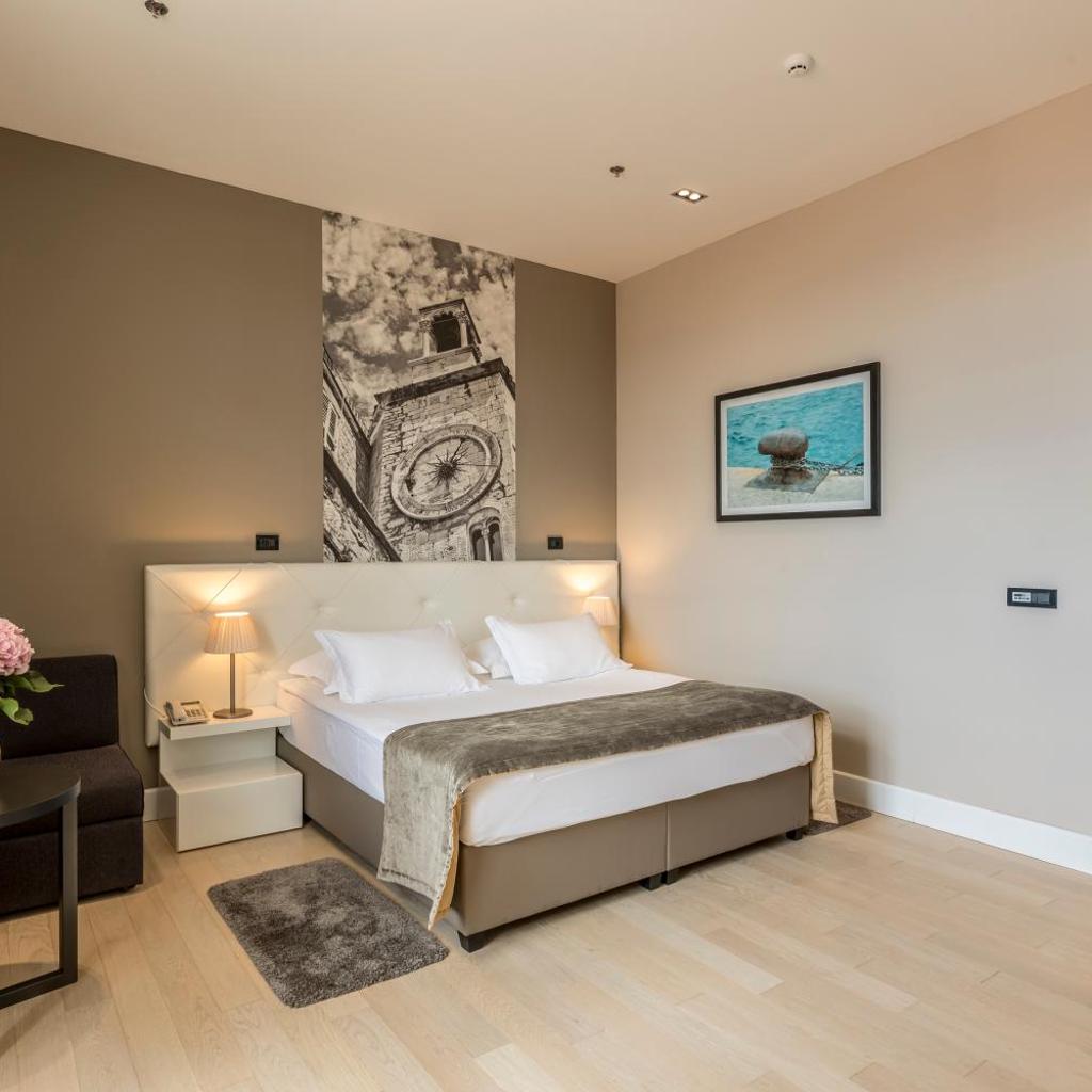 Cornaro Hotel — 