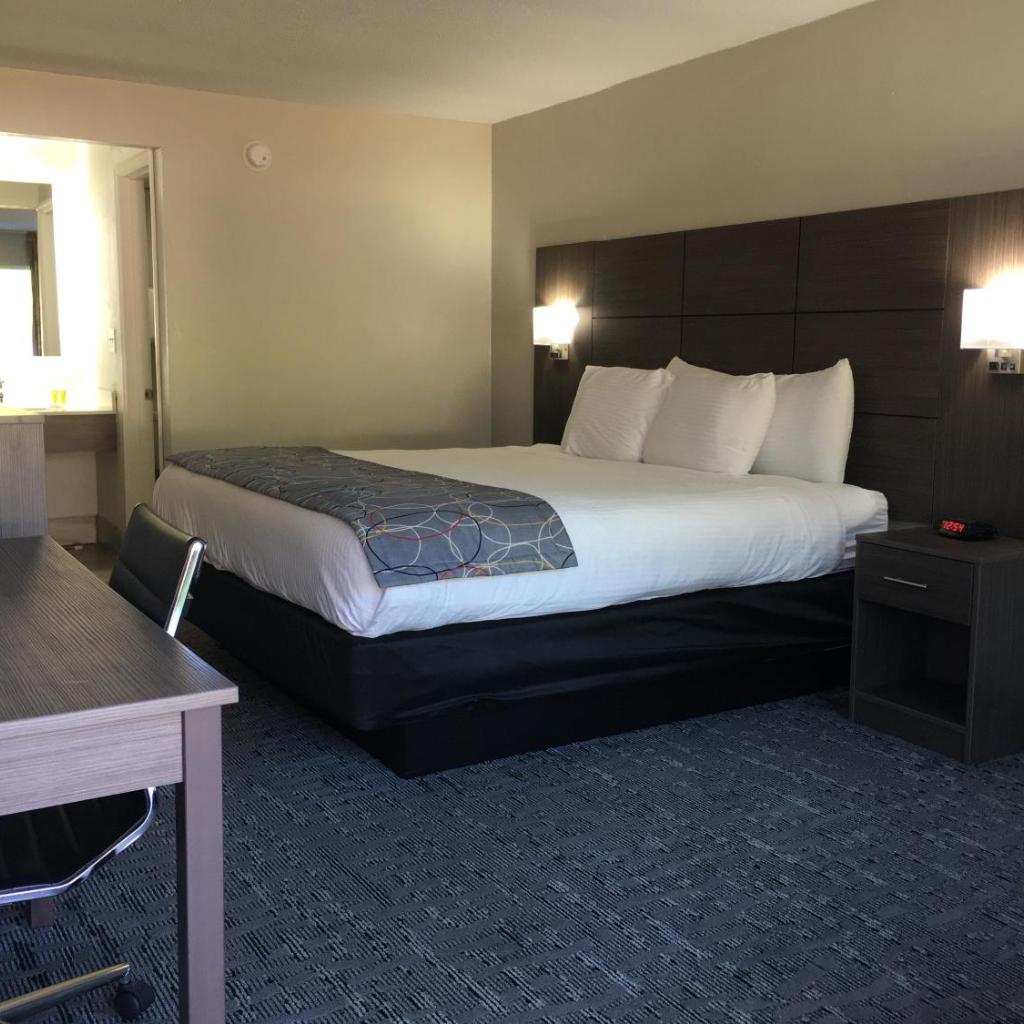 Photograph of Days Inn & Suites by Wyndham Charleston Airport West