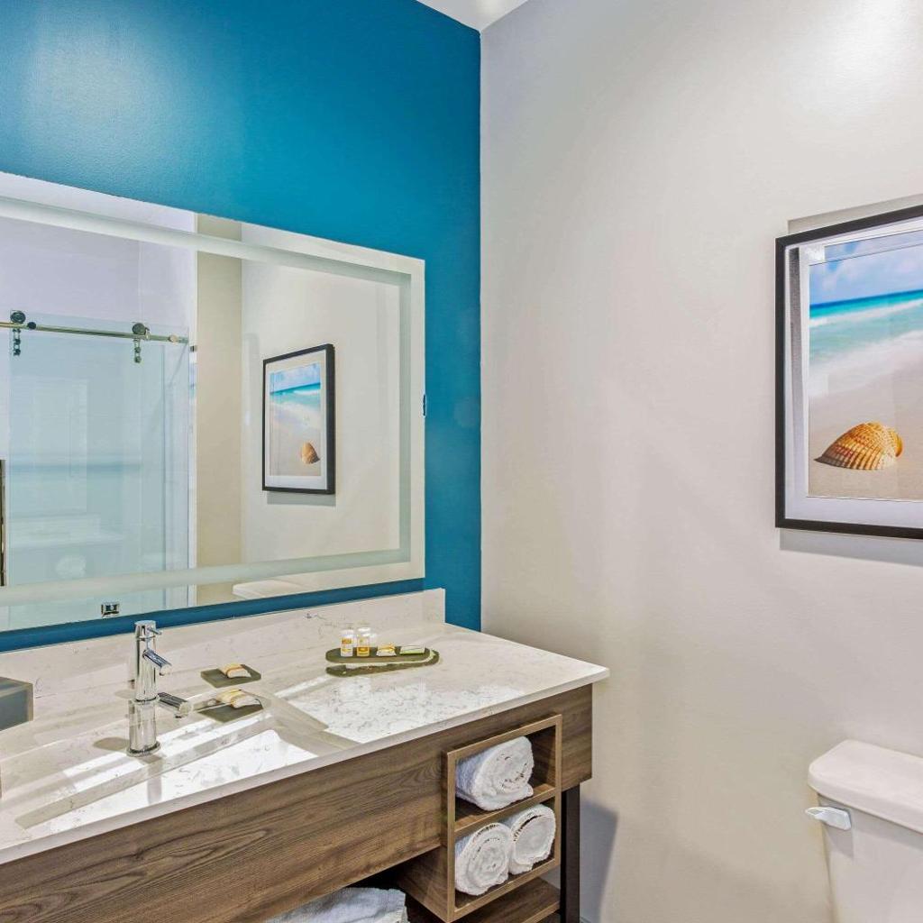 Photograph of La Quinta Inn & Suites by Wyndham Miramar Beach-Destin
