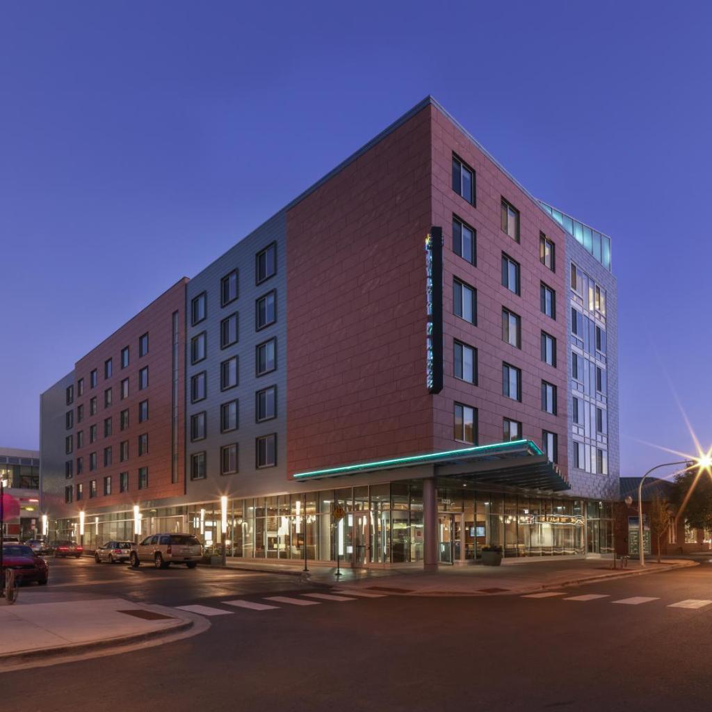 Photograph of Hyatt Place Chicago-South/University Medical Center