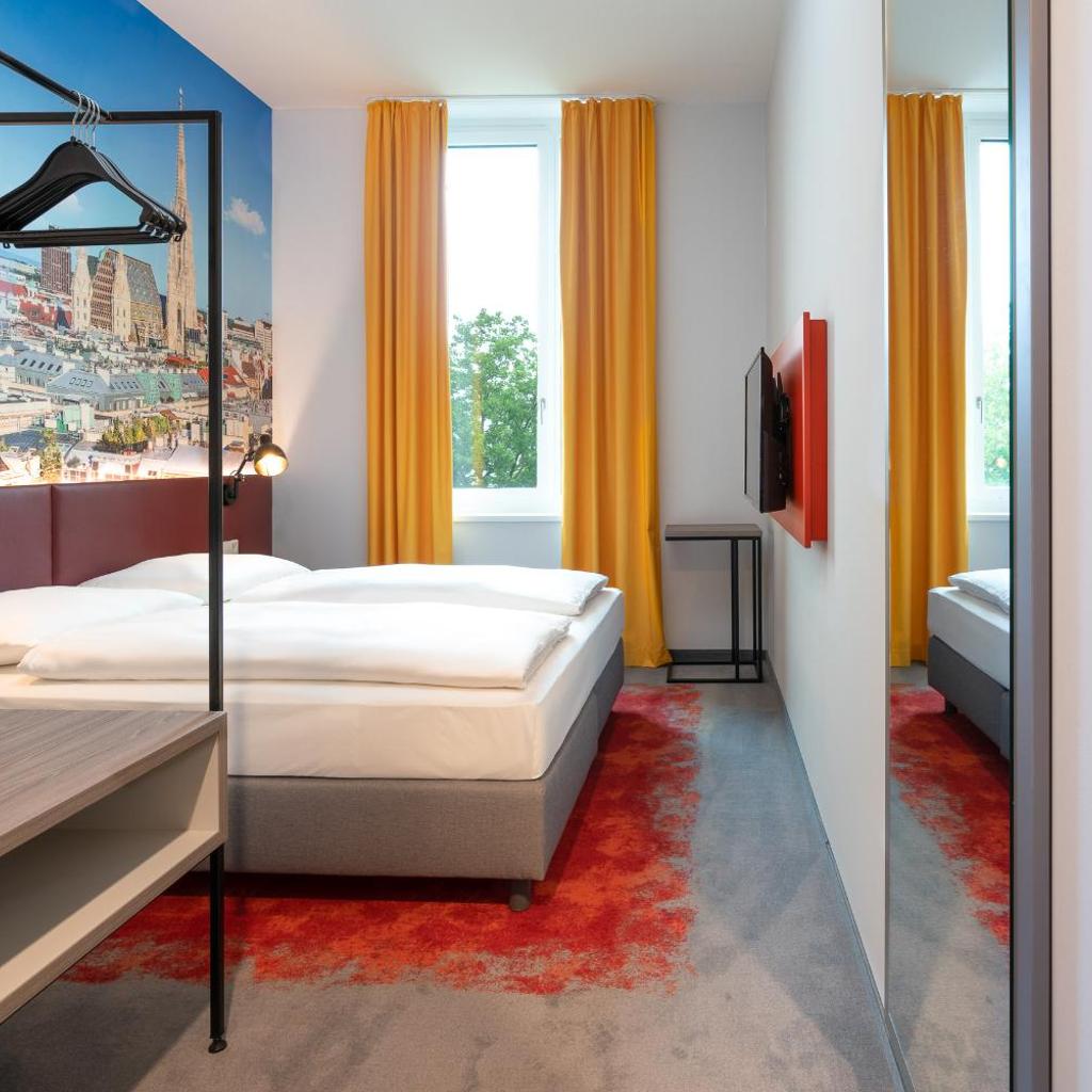 Photograph of Campanile Vienna South