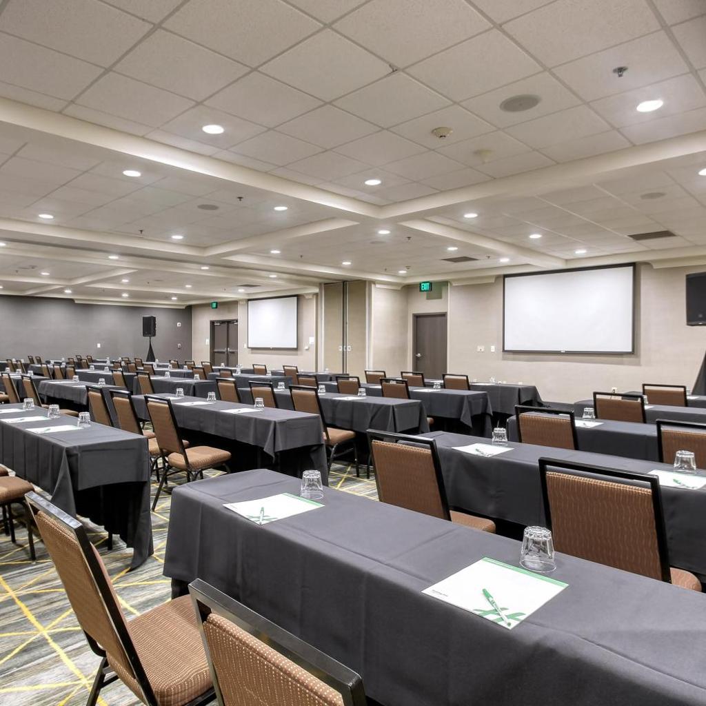 Photograph of Holiday Inn & Suites Atlanta Airport North by IHG