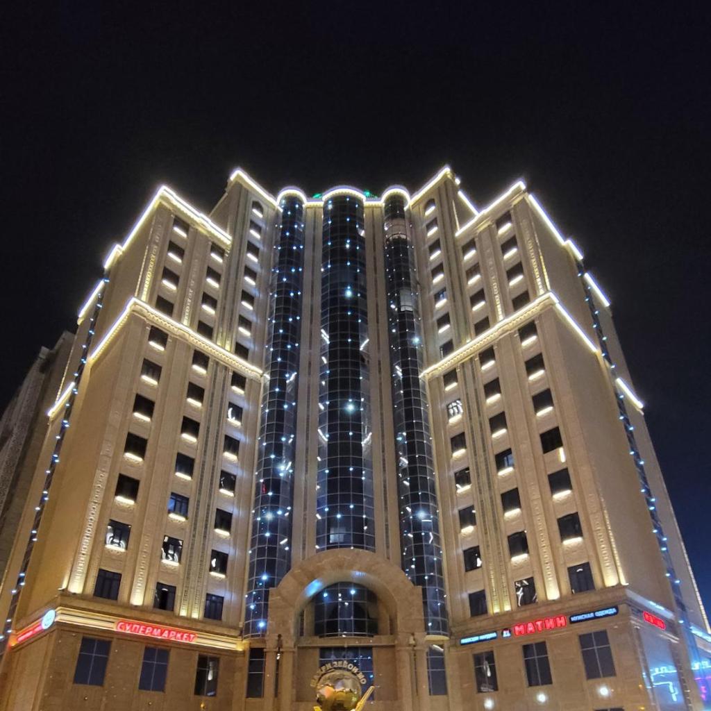 HOTEL AYNI — 