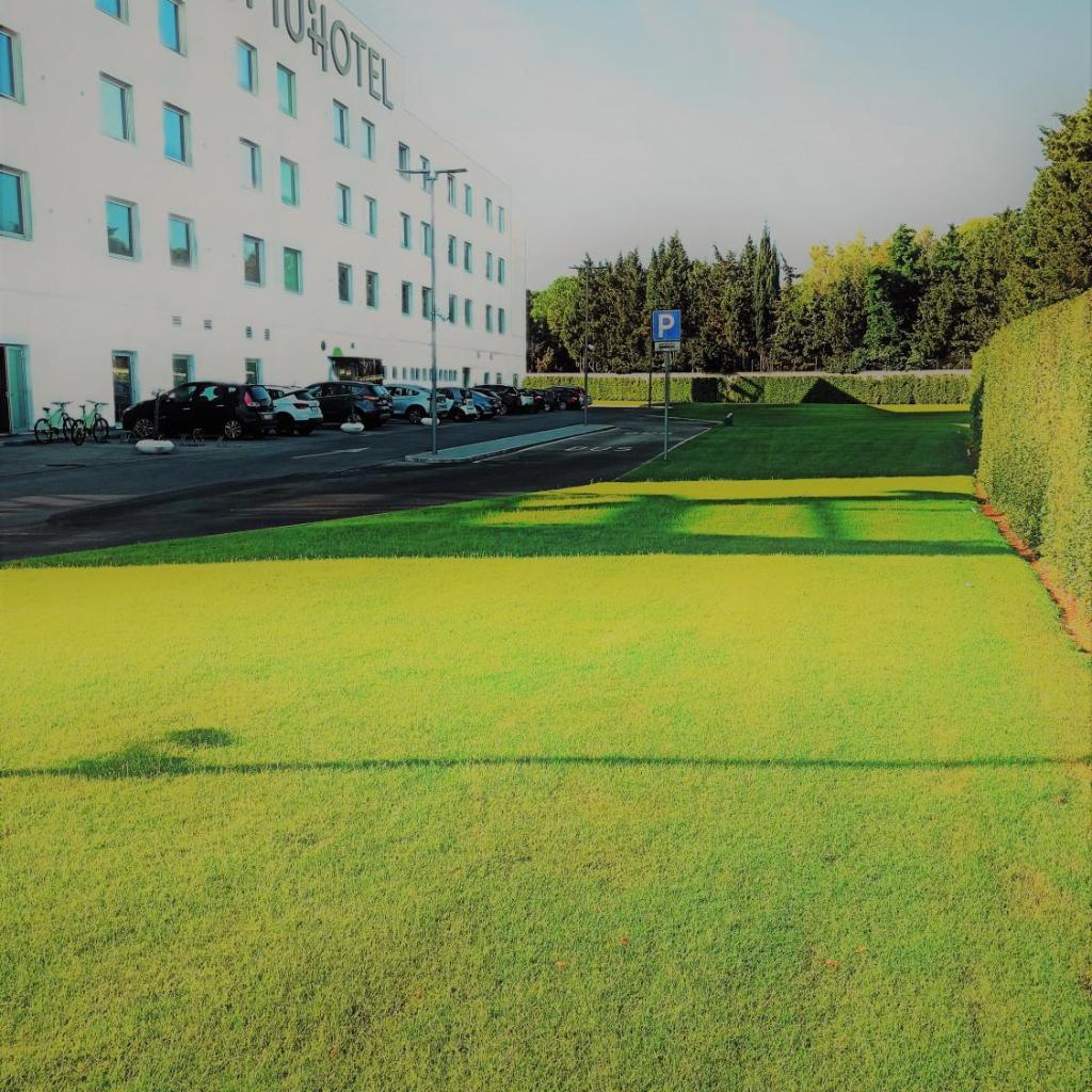 8Piuhotel — 