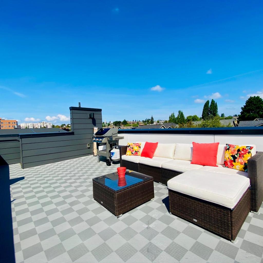 Photograph of Modern Ballard Townhouse - 92 Walkscore & Rooftop!