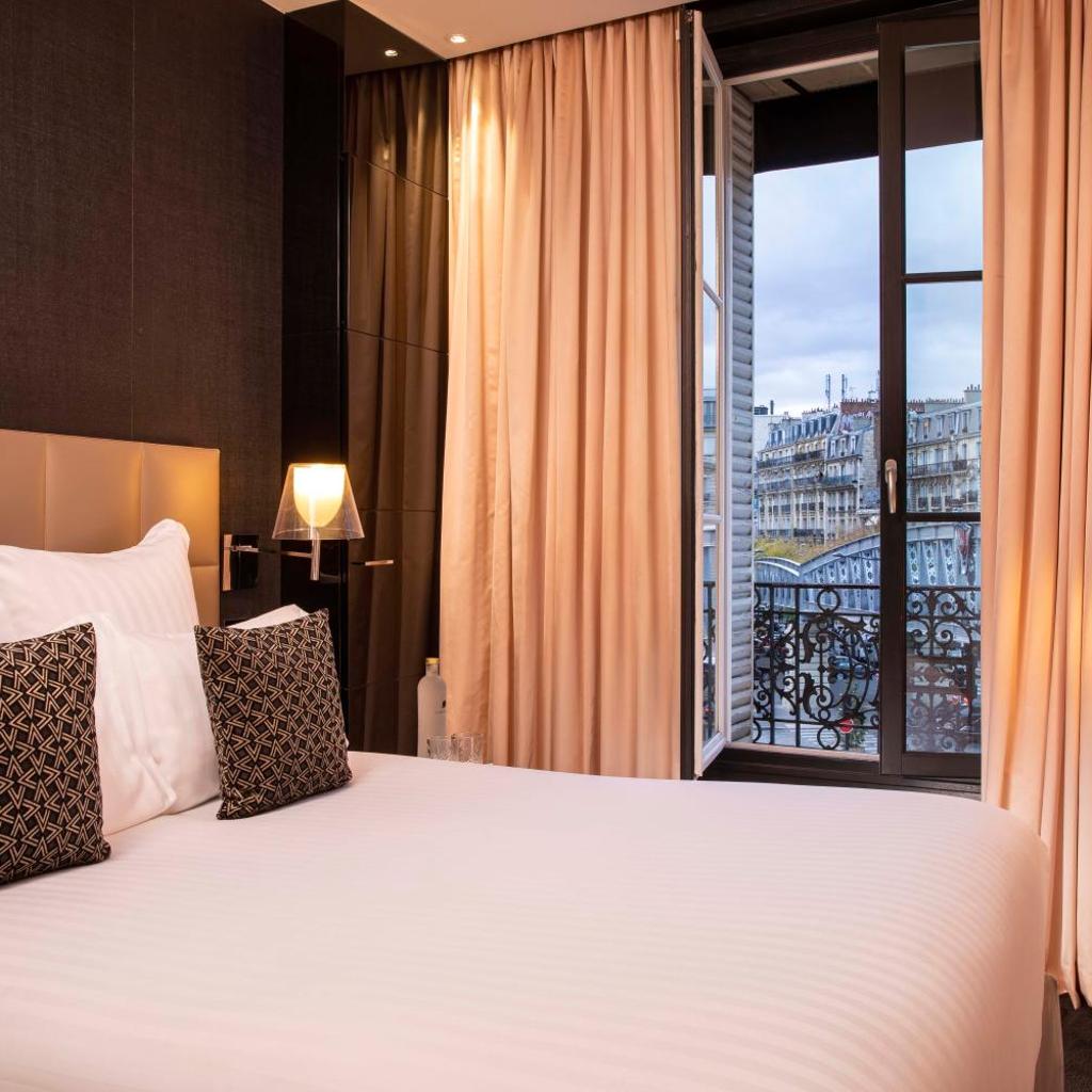 Photograph of First Hotel Paris Tour Eiffel