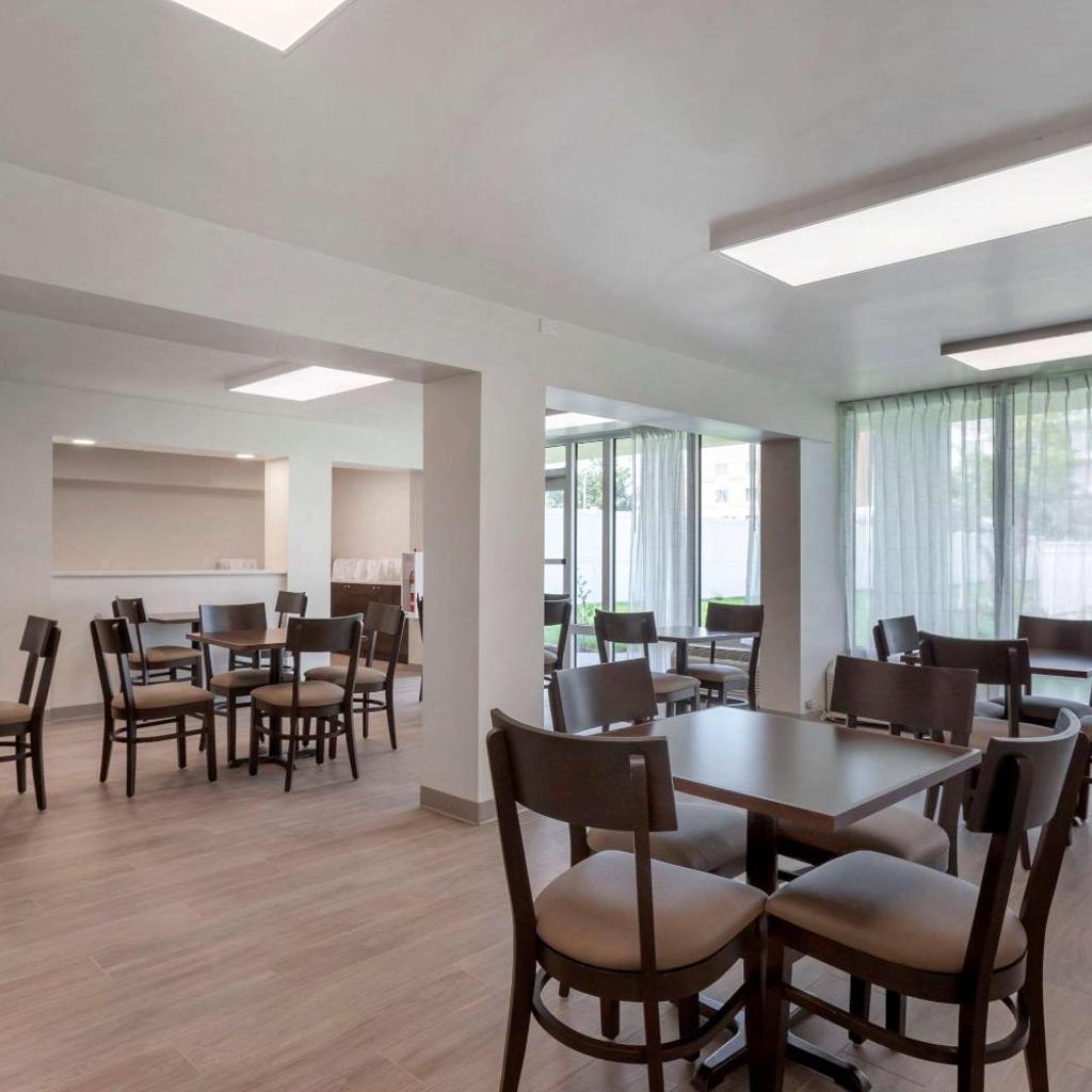 Photograph of Quality Inn Saint Petersburg North-Tampa Bay