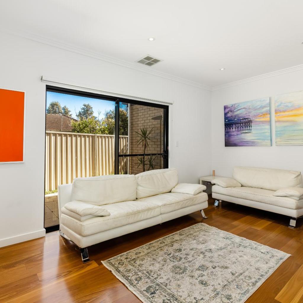 Photograph of Swainson on 1 Lexington - 200m to Beach!