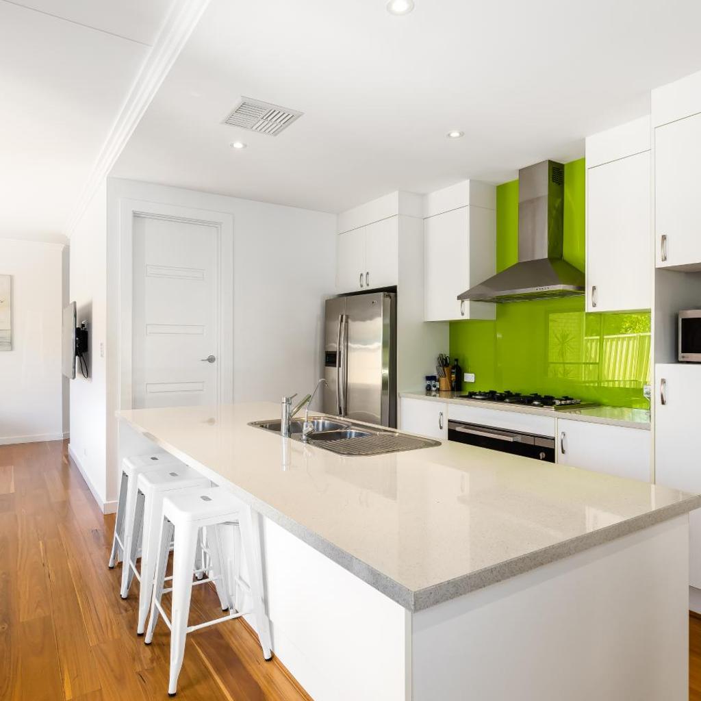 Photograph of Swainson on 1 Lexington - 200m to Beach!