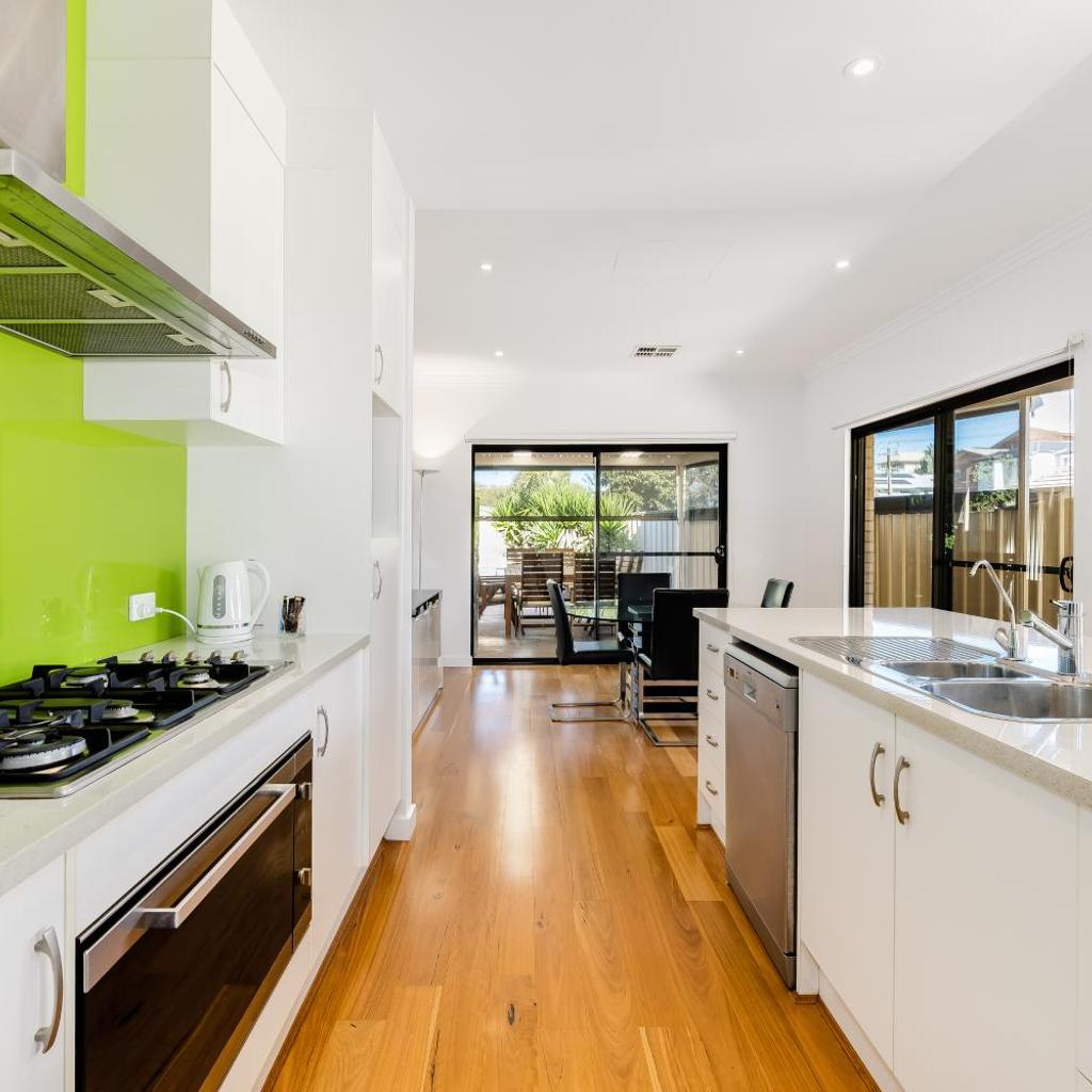 Photograph of Swainson on 1 Lexington - 200m to Beach!