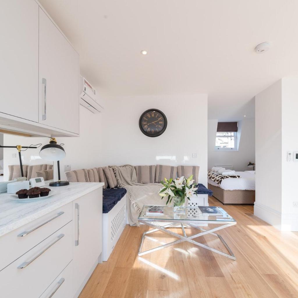 Photograph of Fulham Penthouse Sleeps 2 Pets Ok & Sw Balcony