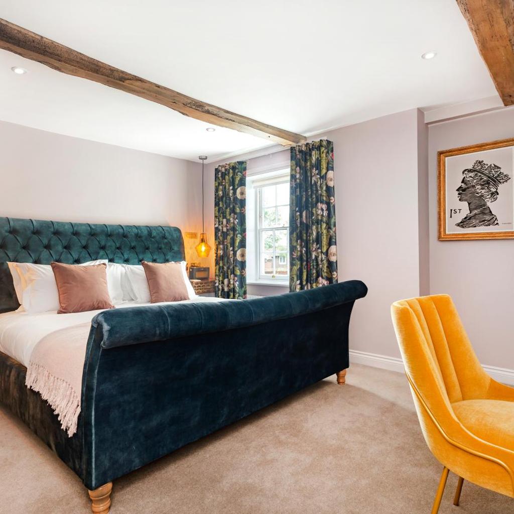 The Queen's Inn — 