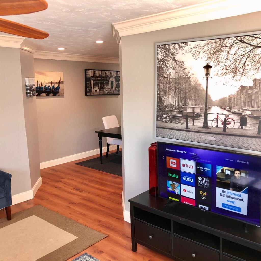Photograph of Montrose Hist District Apt#1- 2Br with WD