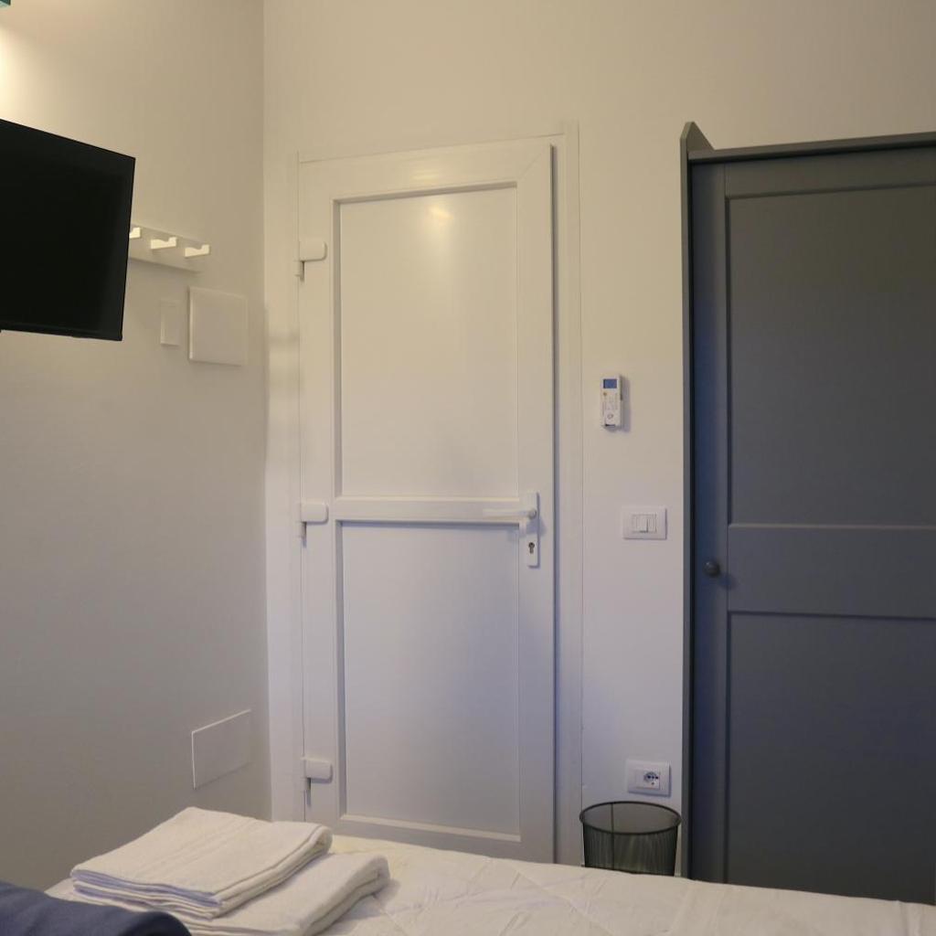Photograph of Central Station Milano Room - 1