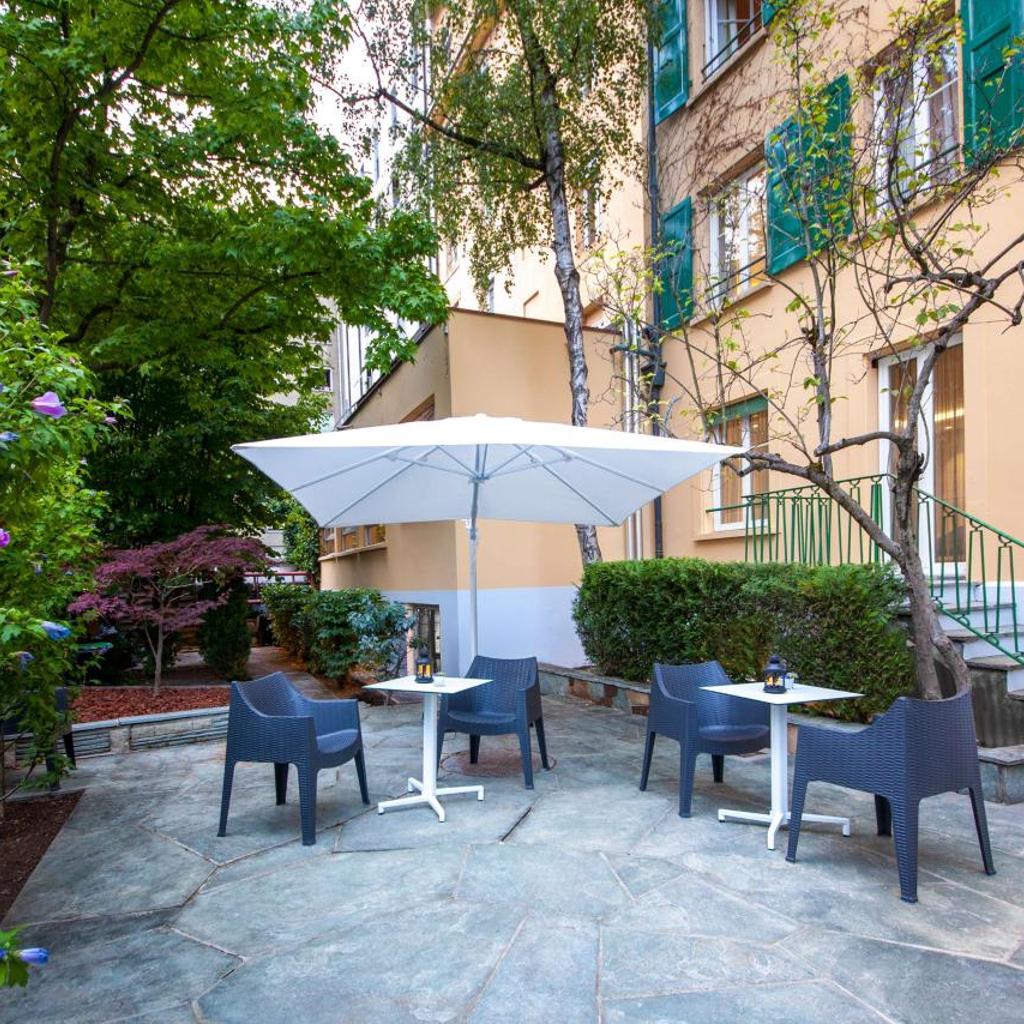 Photograph of Hotel Geneva by Fassbind