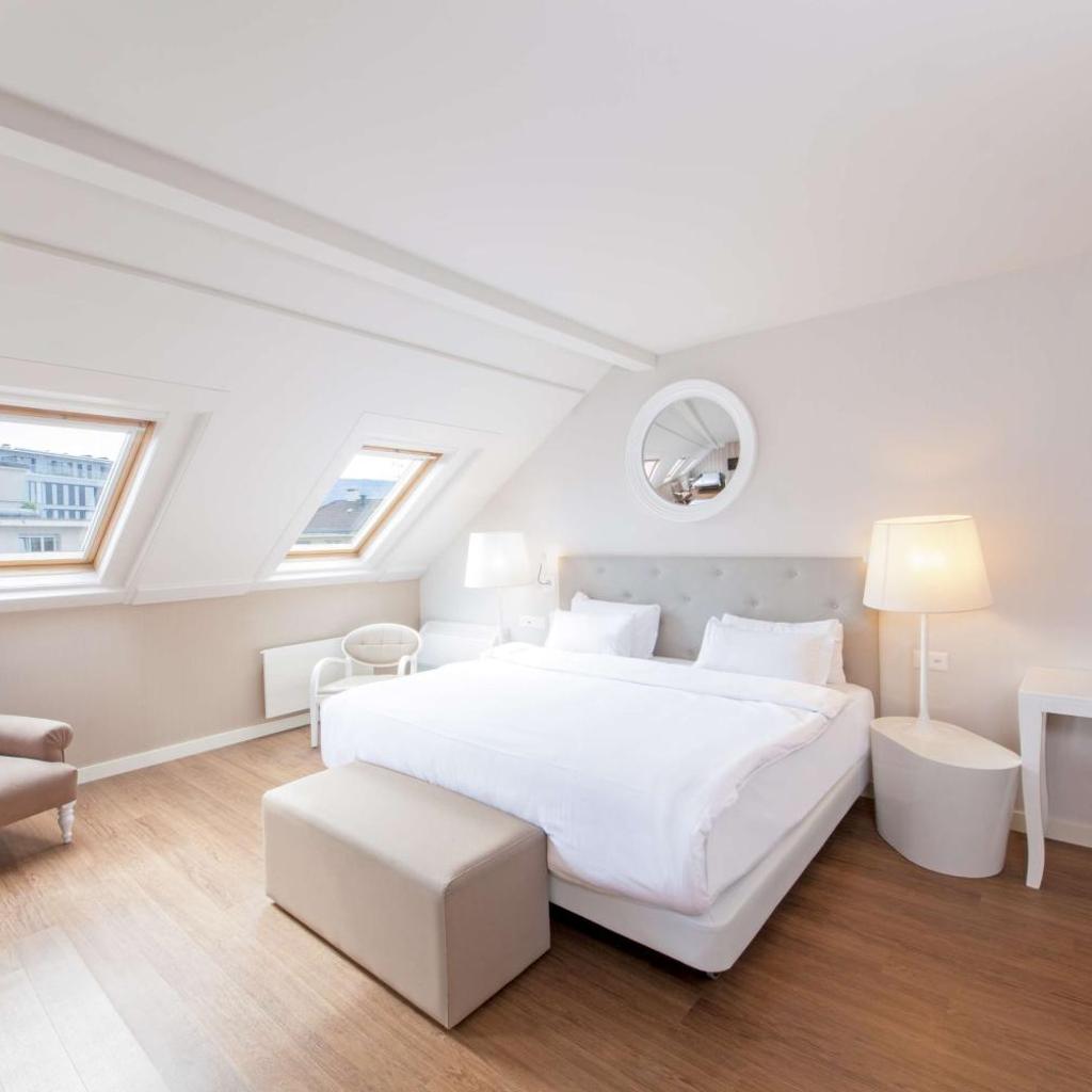 Photograph of Hotel Geneva by Fassbind