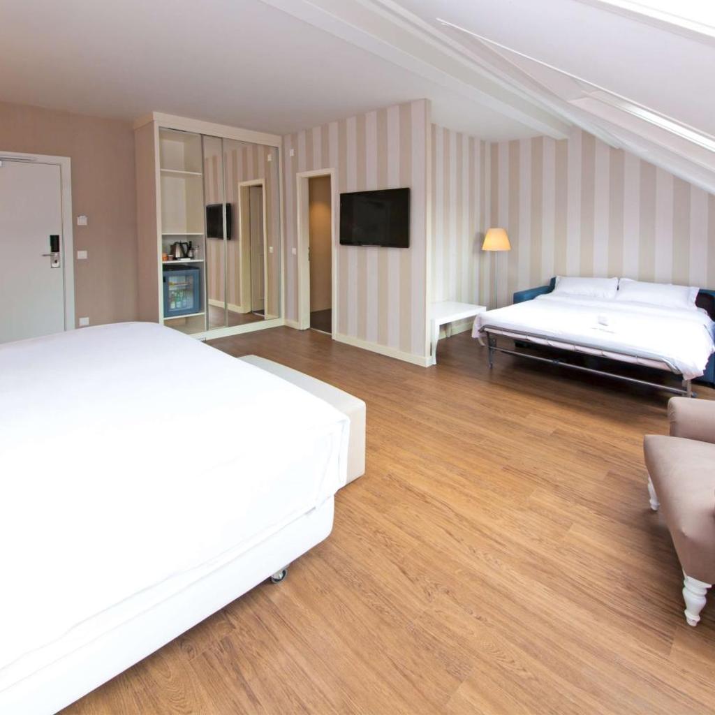 Photograph of Hotel Geneva by Fassbind
