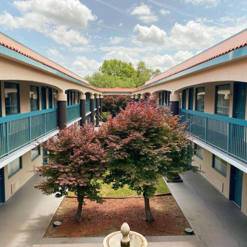 Photograph of Studio 6 Extended Stay - Savannah, GA - Gateway & I-95