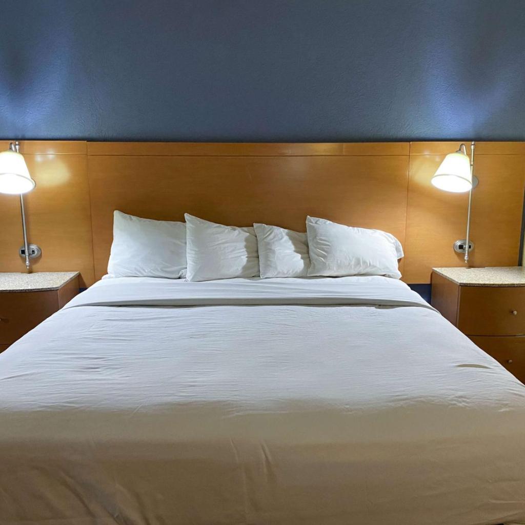 Photograph of Studio 6 Extended Stay - Savannah, GA - Gateway & I-95